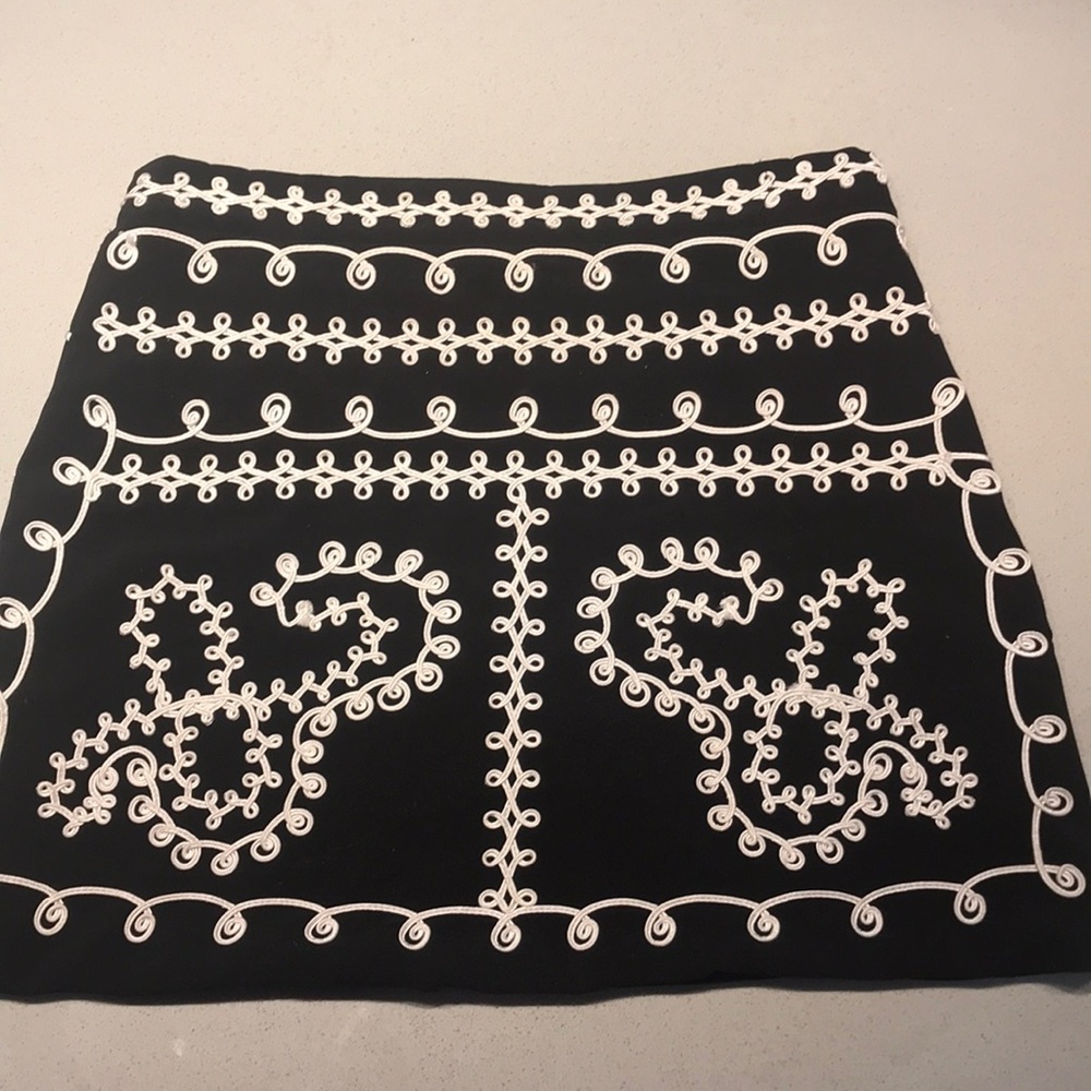 LF size small skirt, great condition